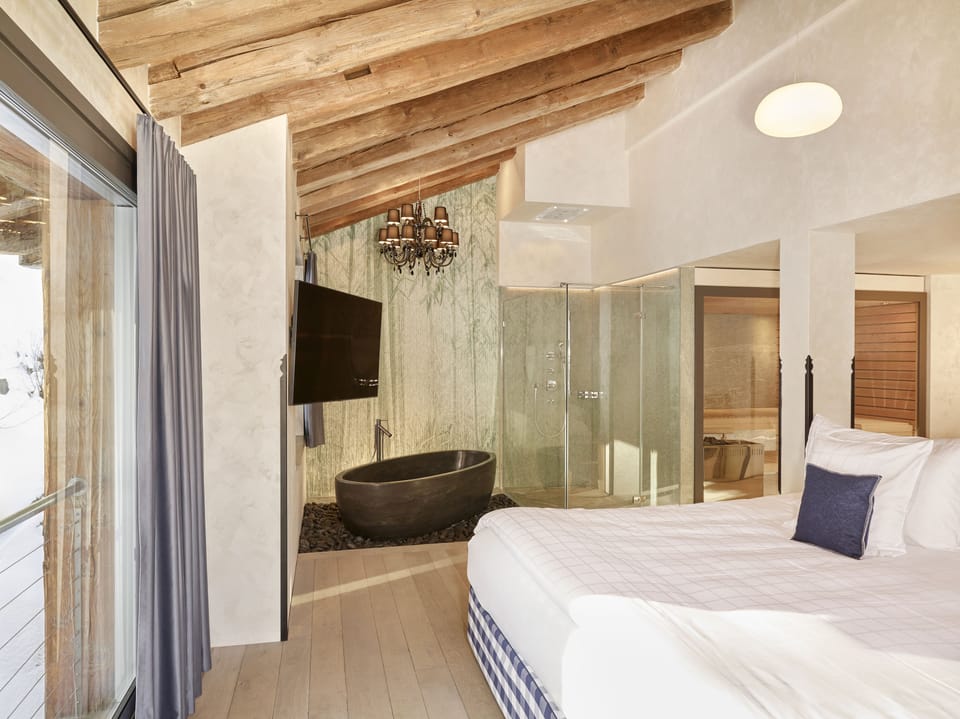 Skylight Loft | Hypo-allergenic bedding, Tempur-Pedic beds, minibar, in-room safe