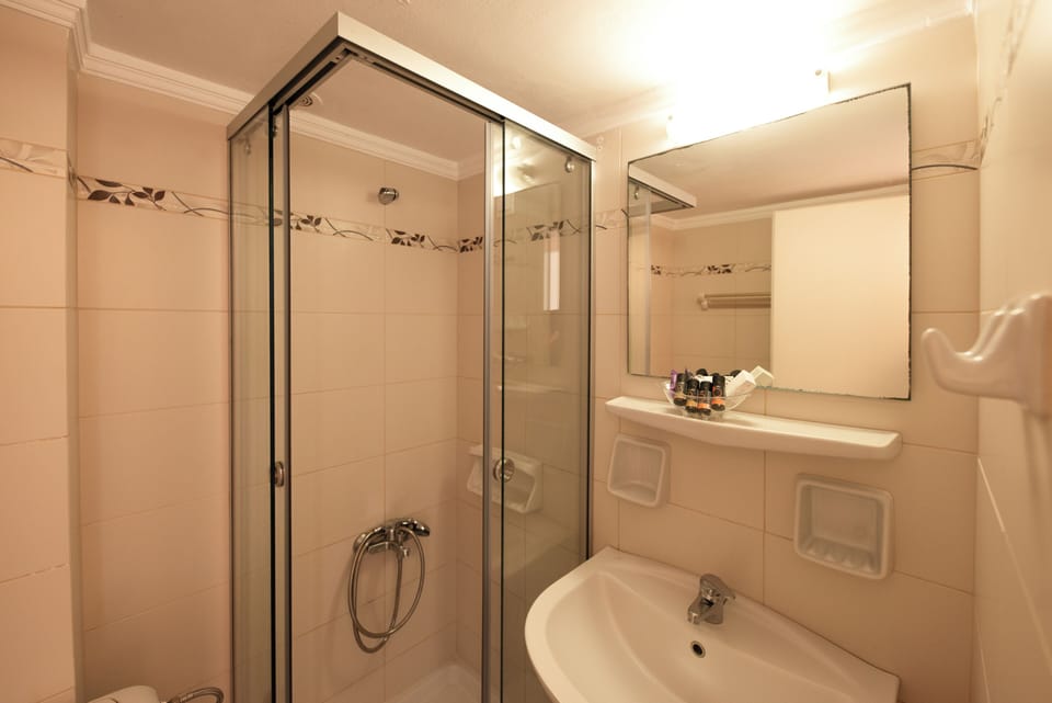 Shower, free toiletries, hair dryer, towels