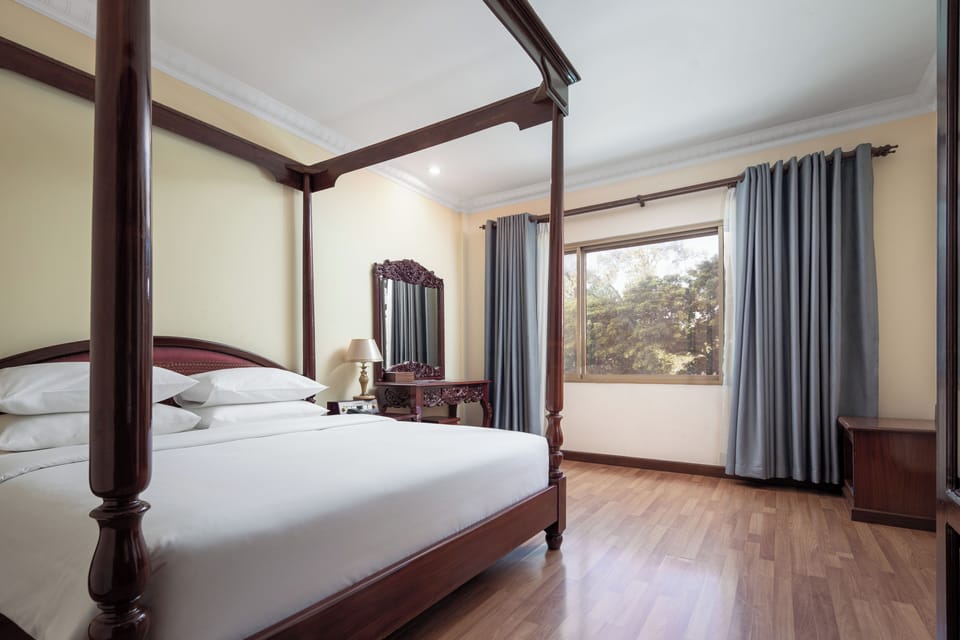Executive Double Room | Minibar, in-room safe, desk, laptop workspace