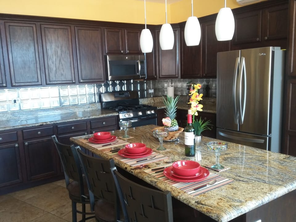Island will 3 bar stools