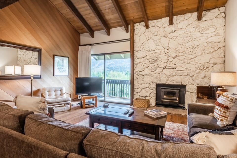 Living Room / Wood Burning Fireplace / Flat Screen TV