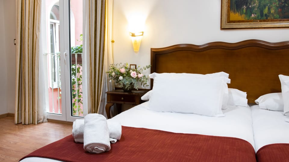 Deluxe Double Room | Minibar, in-room safe, desk, laptop workspace