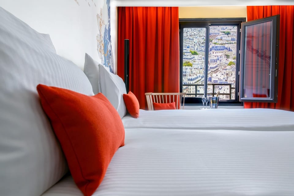 Executive Twin Room, 2 Twin Beds | Minibar, in-room safe, desk, soundproofing