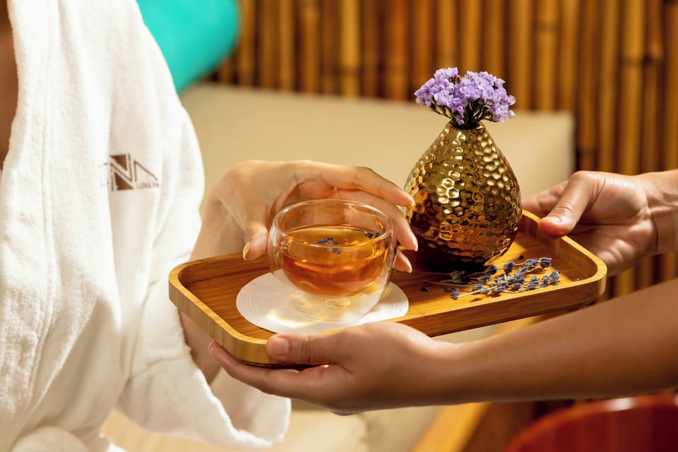 Couples treatment rooms, hot tub, body treatments, hydrotherapy