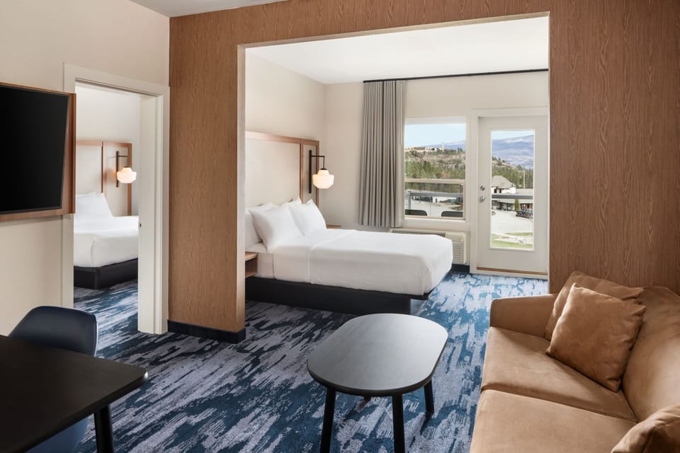 Suite, 1 Bedroom | Hypo-allergenic bedding available, pillowtop beds, in-room safe, desk