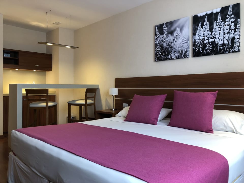 Superior Double Room | Minibar, in-room safe, desk, blackout drapes