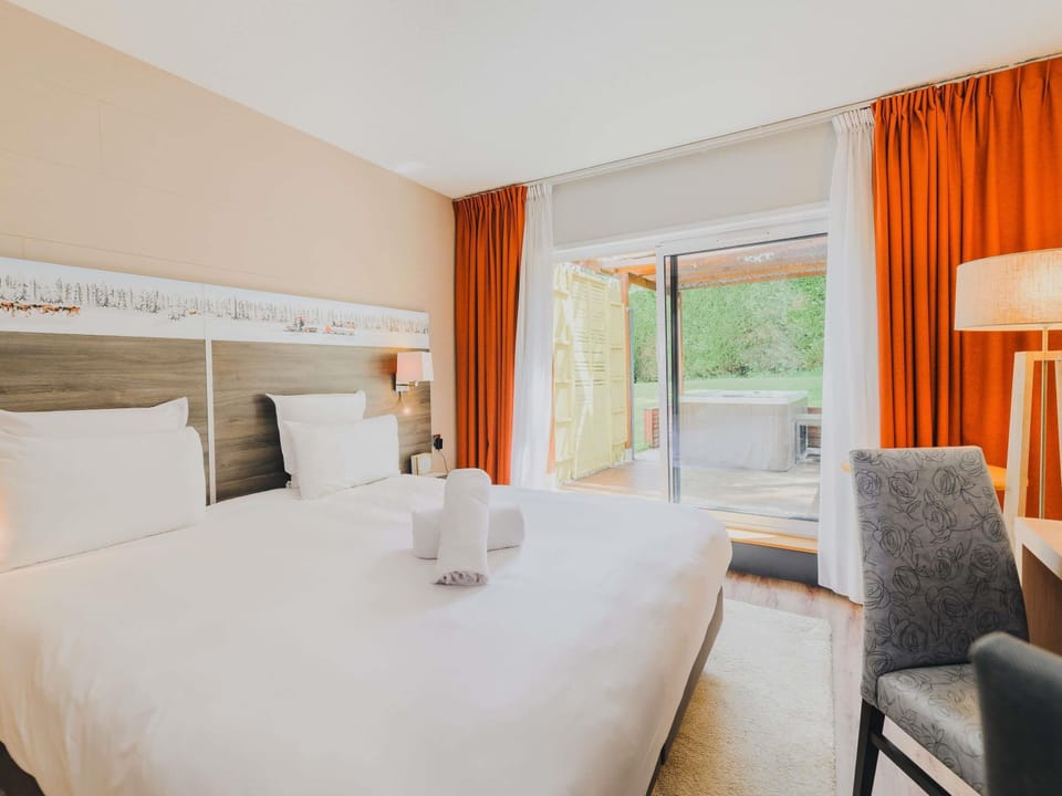 Executive Room, 1 Double Bed, Terrace, Garden View | Premium bedding, in-room safe, desk, blackout drapes