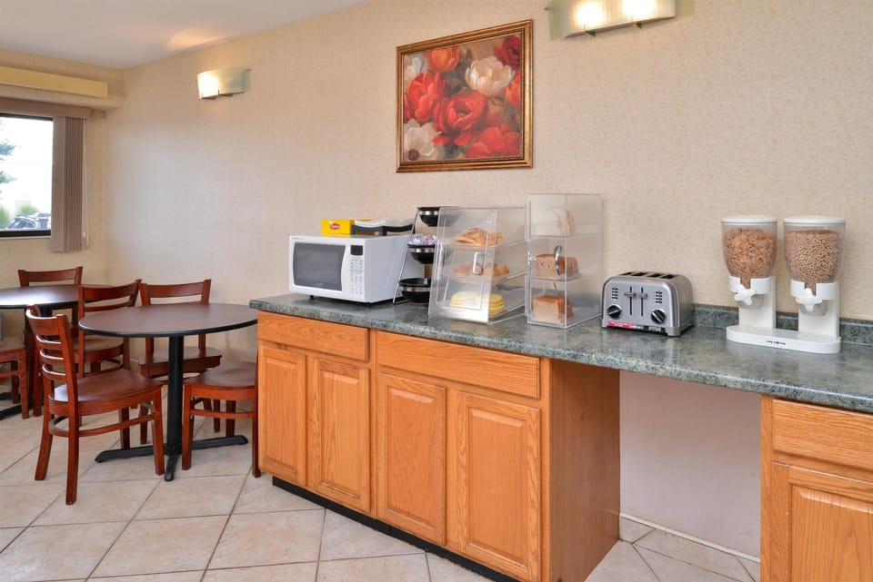 Free daily continental breakfast