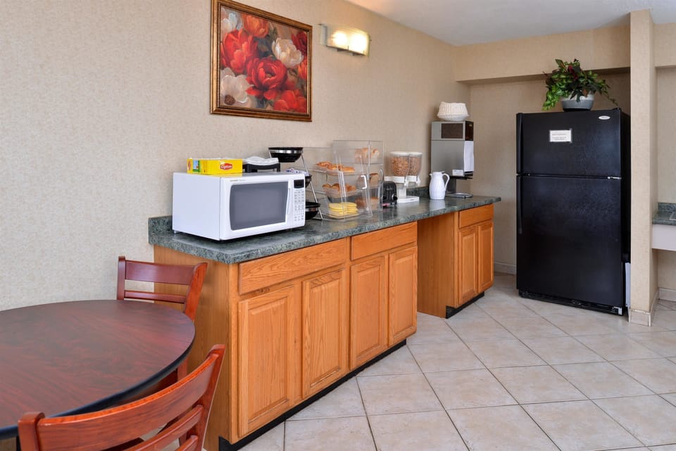 Free daily continental breakfast