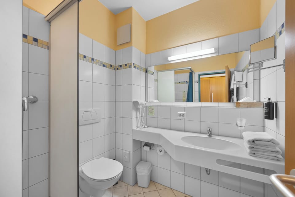 Shower, free toiletries, hair dryer, towels