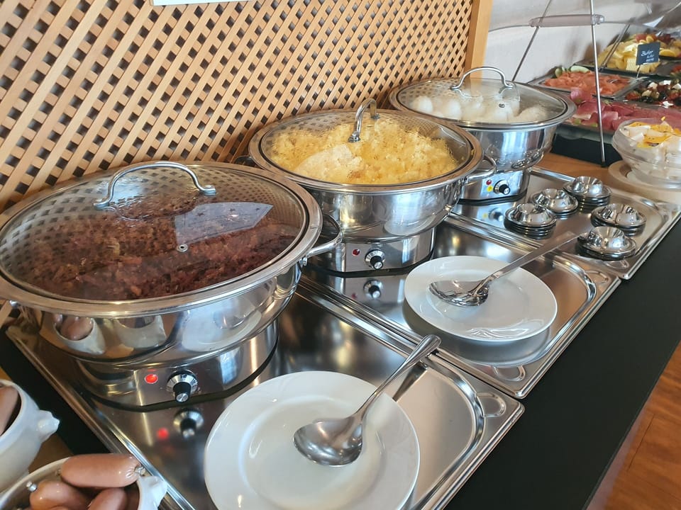 Daily buffet breakfast for a fee