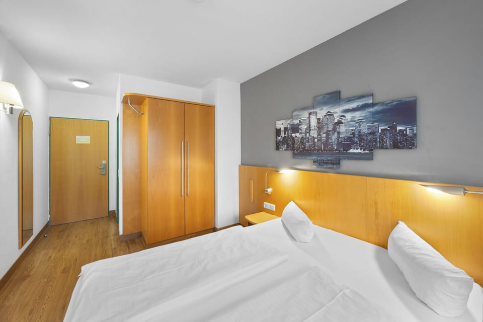 Double Room | Desk, soundproofing, rollaway beds, free WiFi