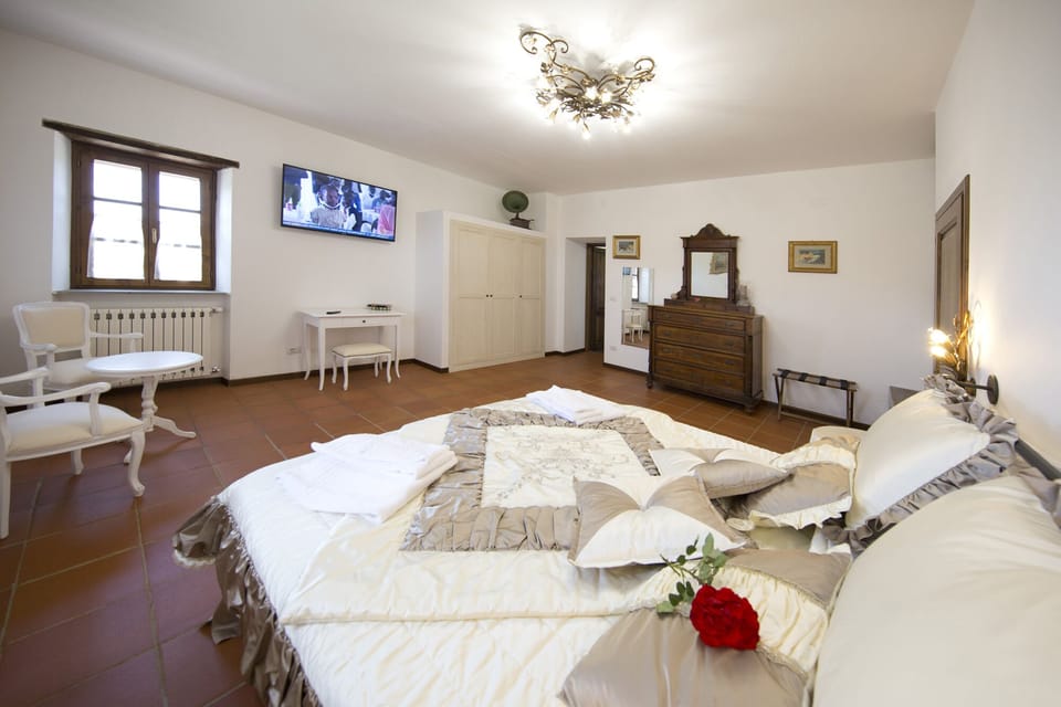 Superior Suite | Minibar, in-room safe, cribs (free), WiFi (free)