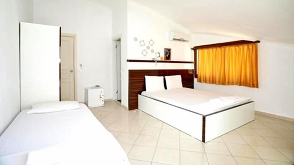 Basic Quadruple Room | Free WiFi, bed sheets