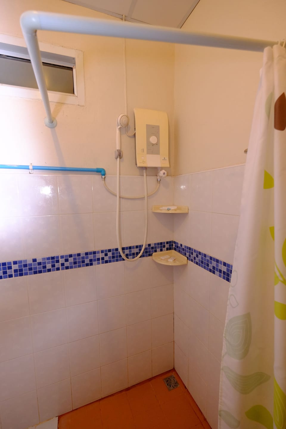 Standard Double Room | Bathroom shower