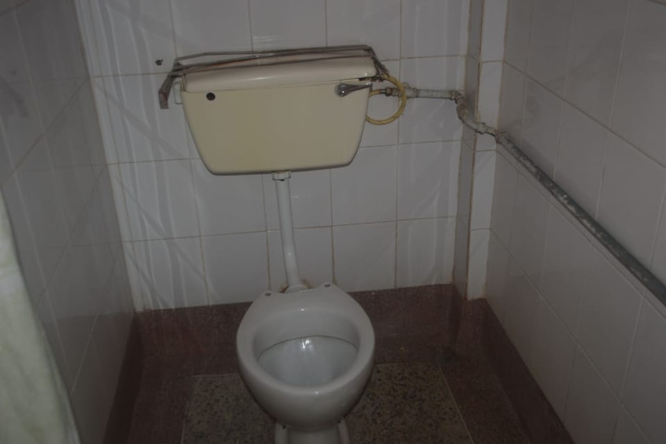 Shower, free toiletries