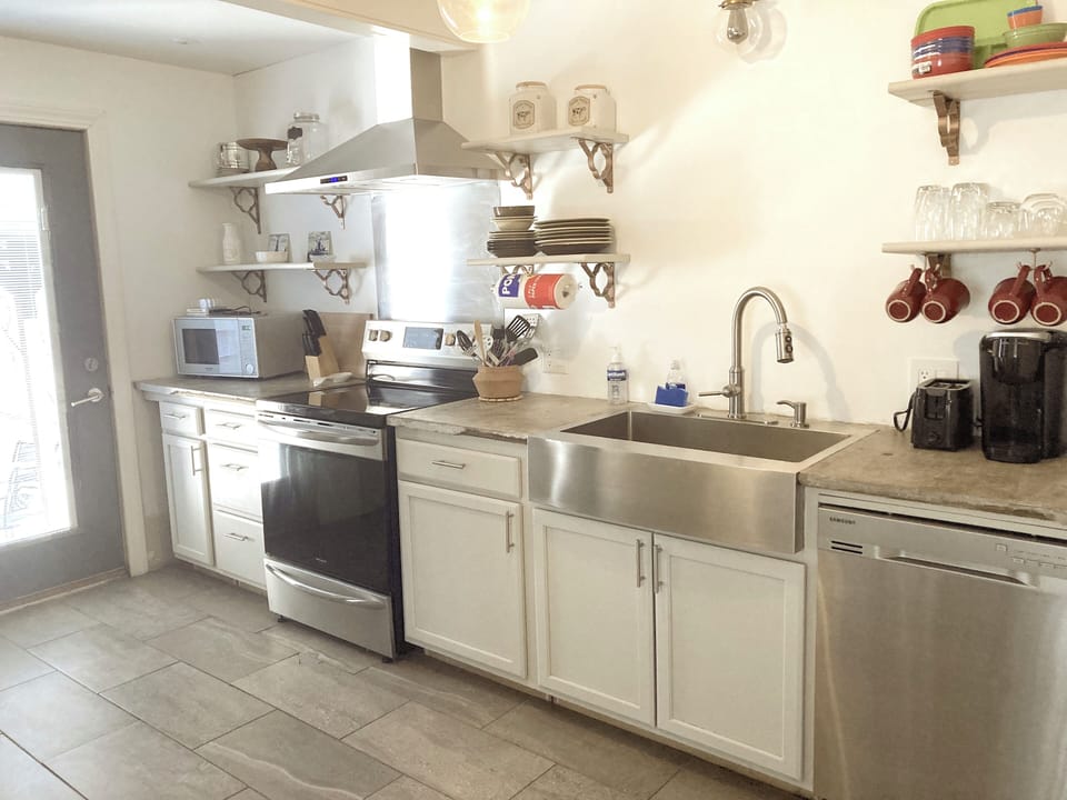 Great kitchen area for all of your cooking needs.