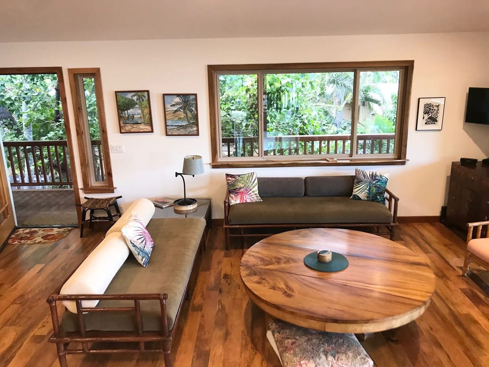 Living room with authentic island furniture