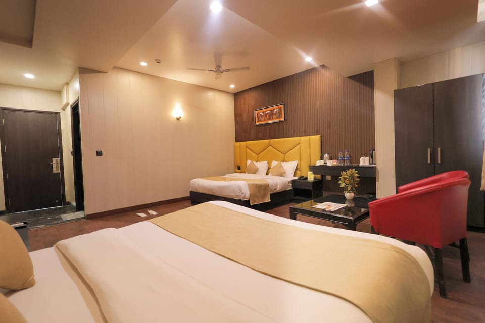 Family Quadruple Room | In-room safe, desk, rollaway beds, free WiFi