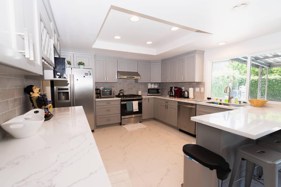 remodeled kitchen. Fully equipped 