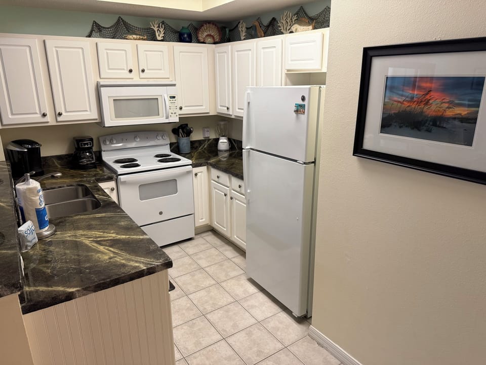 FULLY STOCKED KITCHEN WITH "MR. COFFEE" & KEURIG COFFEE MAKERS !