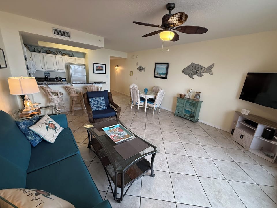 WIDE OPEN GREAT ROOM !