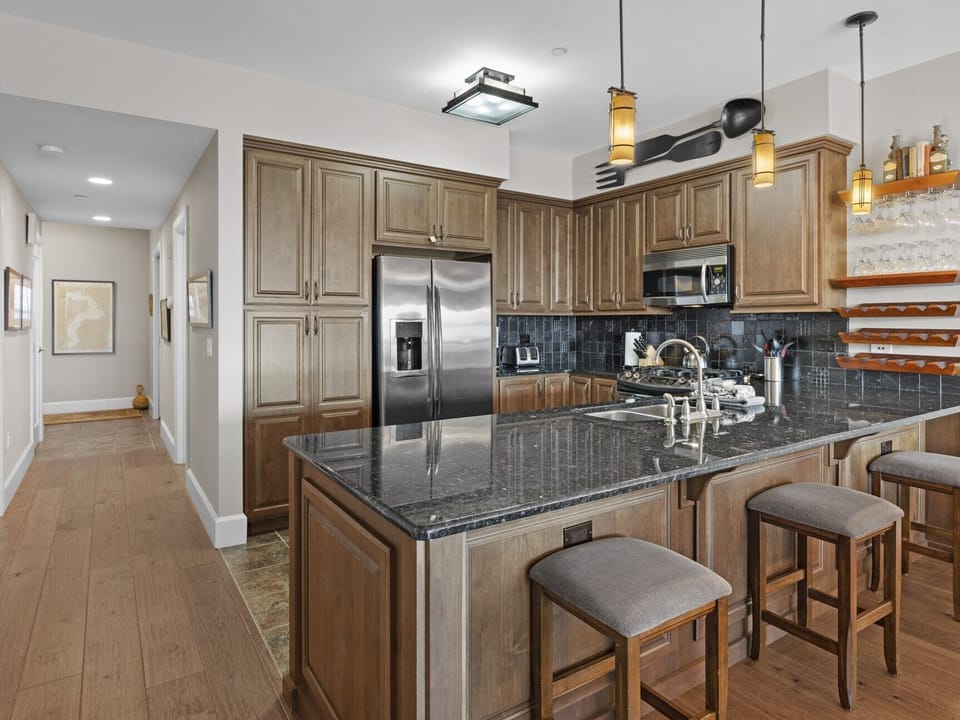 Condo 7208 - Hallway and Kitchen