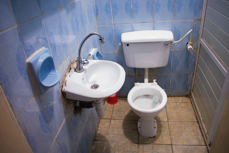 Standard Double Room | Bathroom | Free toiletries, towels