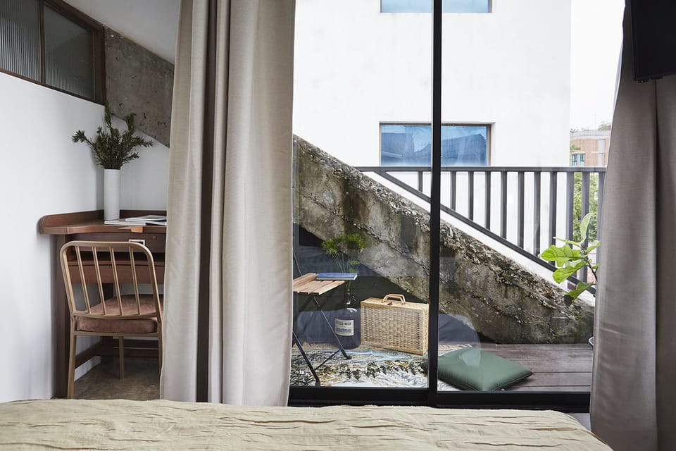No.7 Top Corner View with Terrace | Room amenity
