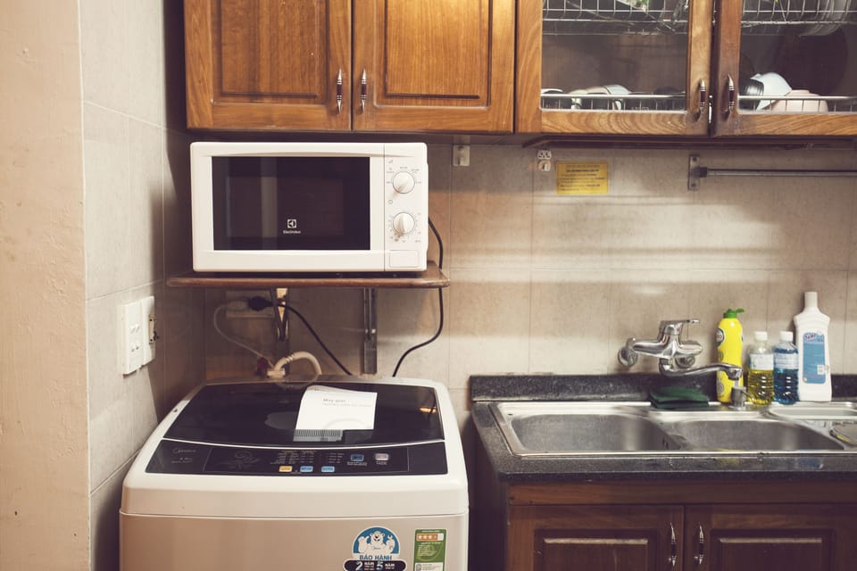 Deluxe House | Private kitchenette | Full-size fridge, microwave, stovetop, electric kettle