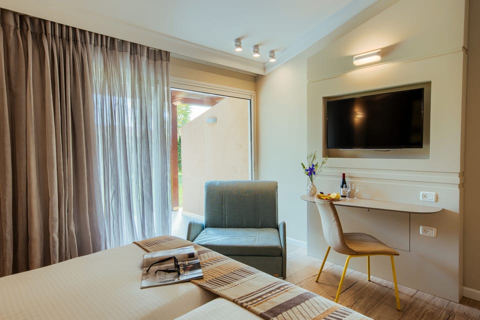 Golan Garden | In-room safe, desk, blackout drapes, cribs/infant beds