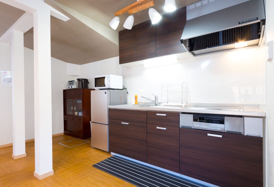 Family Room | Private kitchenette | Fridge, microwave, stovetop, electric kettle