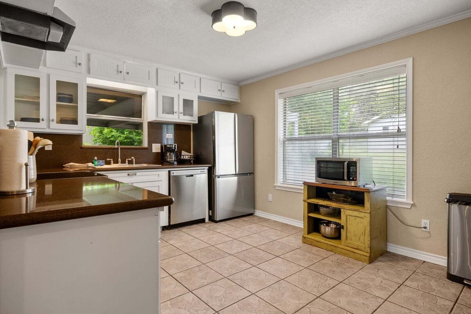 Kitchen, cont.