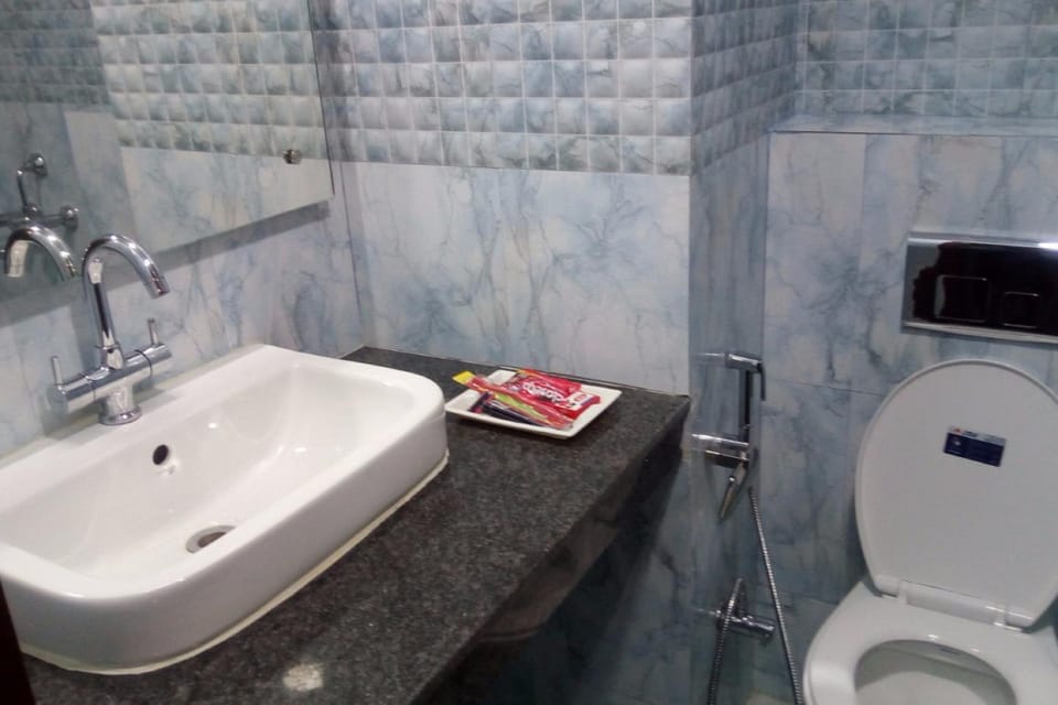 Shower, free toiletries
