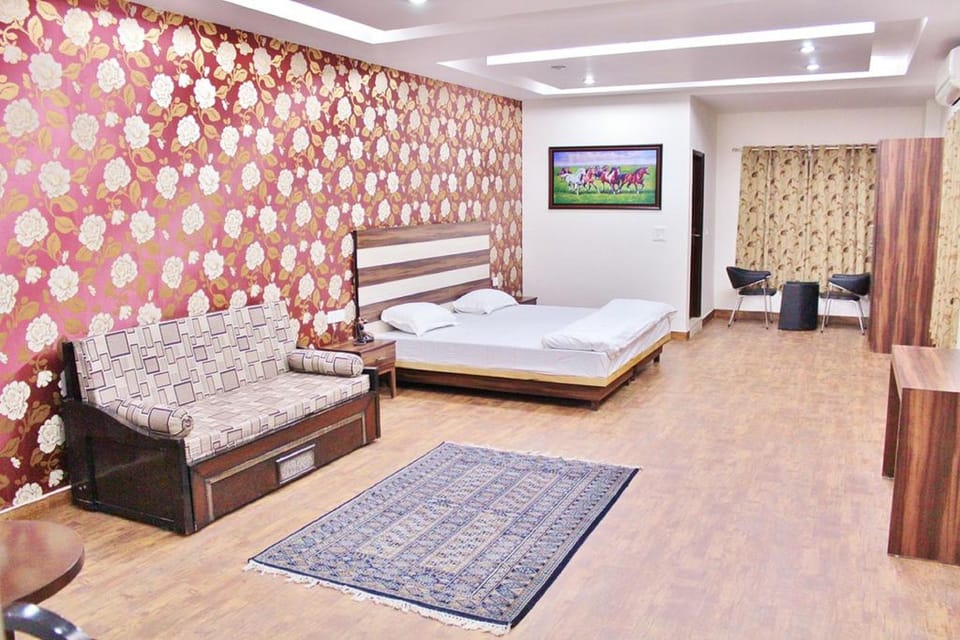 Desk, rollaway beds