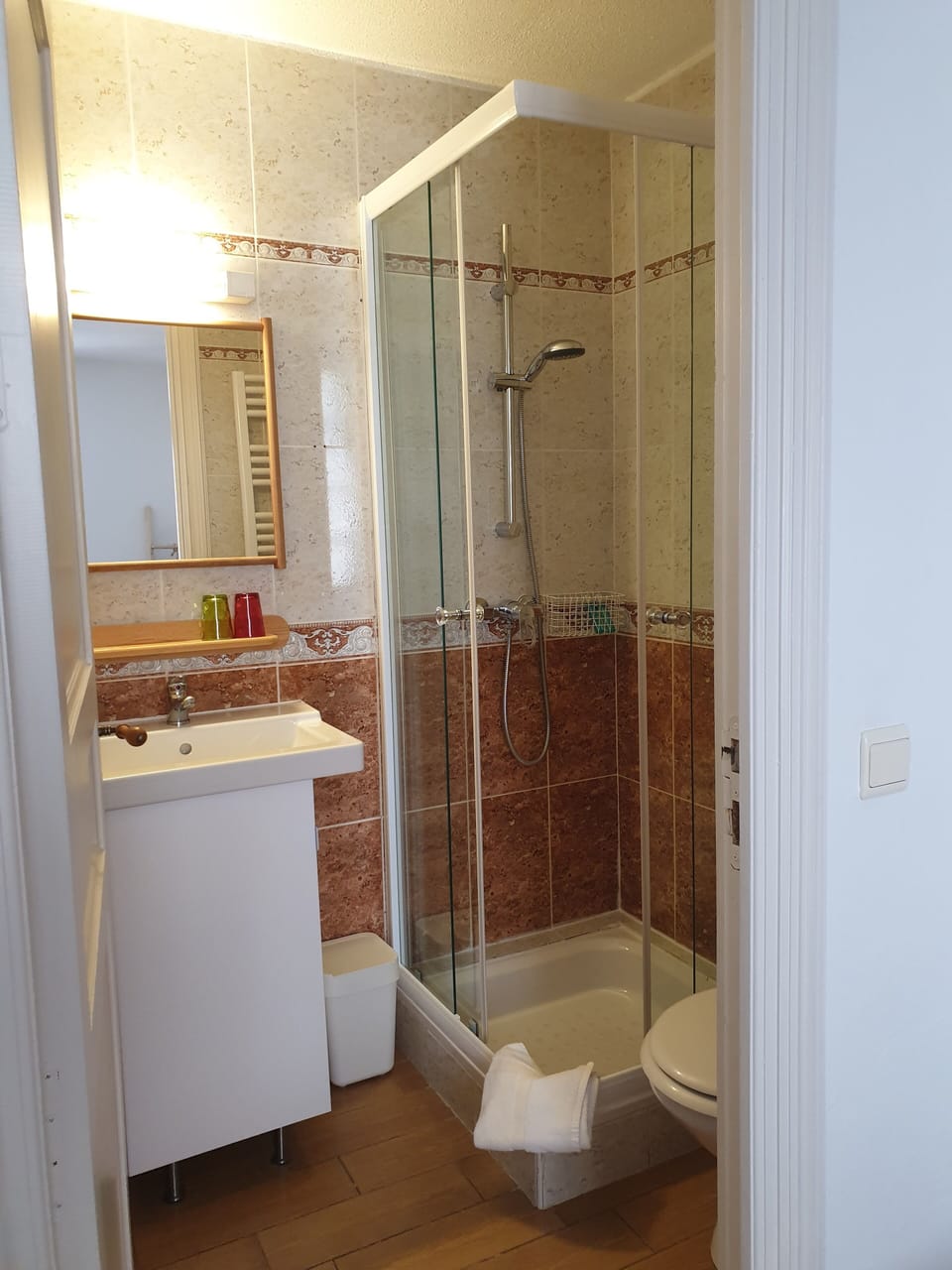 Triple Room (CERDAGNE) | Bathroom shower