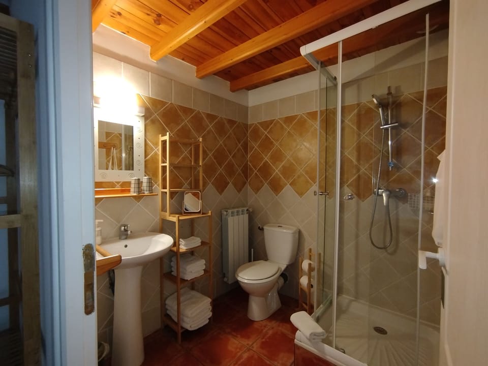 Triple Room (CAPCIR) | Bathroom | Shower, eco-friendly toiletries, hair dryer, towels