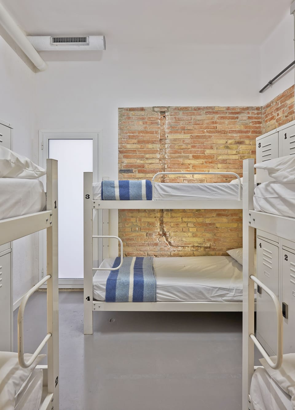 Soundproofing, free WiFi, bed sheets