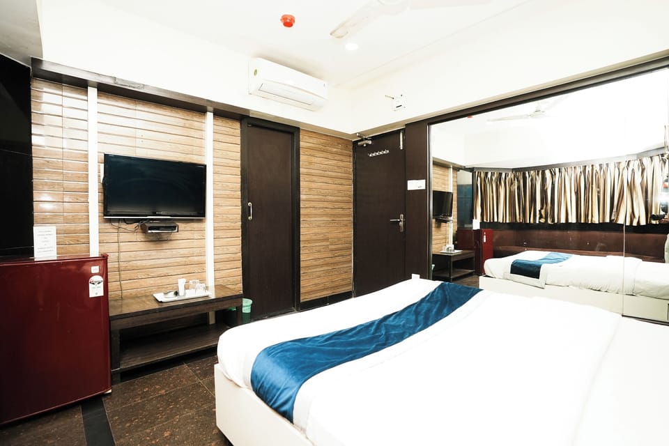 Deluxe Double Room | Desk, free WiFi, bed sheets