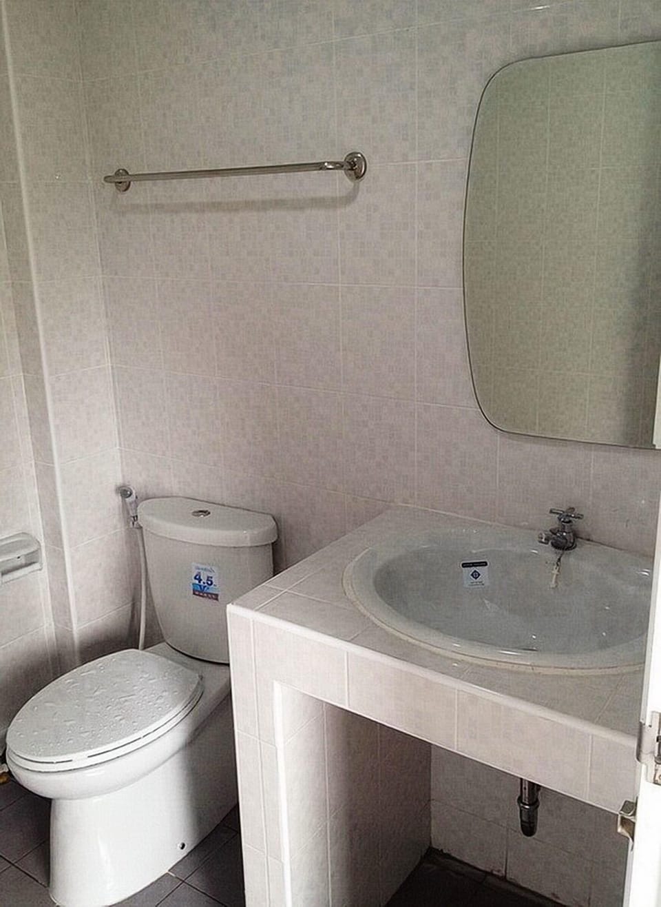 Shower, free toiletries