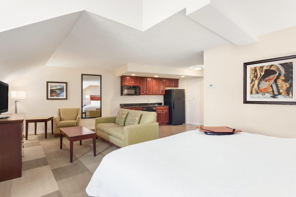 Suite, 1 King Bed (Parlor) | Hypo-allergenic bedding, desk, laptop workspace, blackout drapes