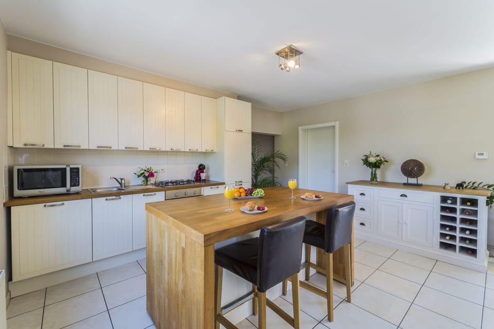 Apartment | Private kitchen | Fridge, microwave, oven, stovetop