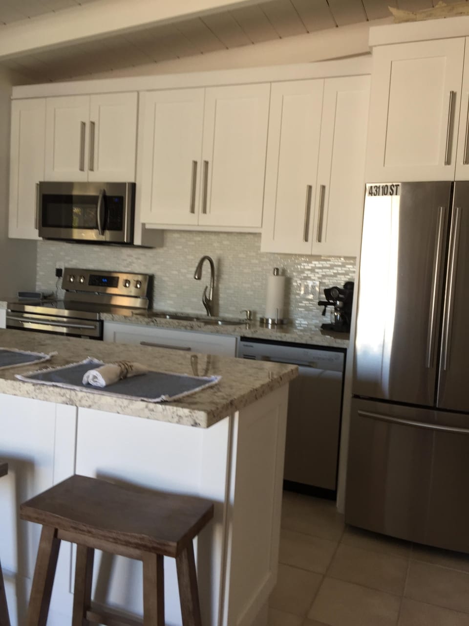 Stocked kitchen: air fryer, waffle maker,coffee makers: Keurig/American/Espresso