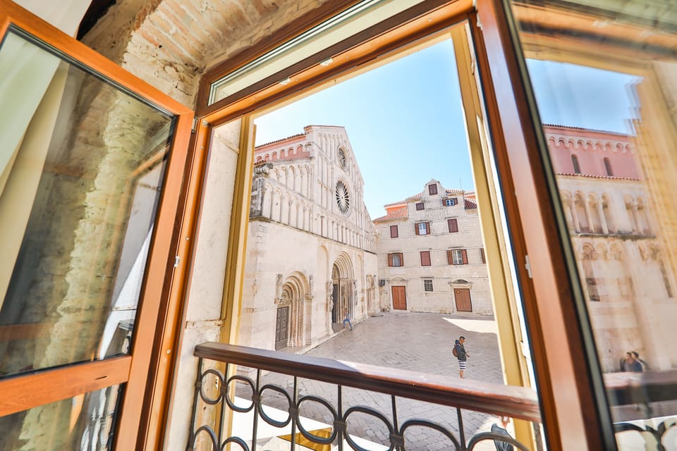 Double Room | Minibar, in-room safe, desk, soundproofing