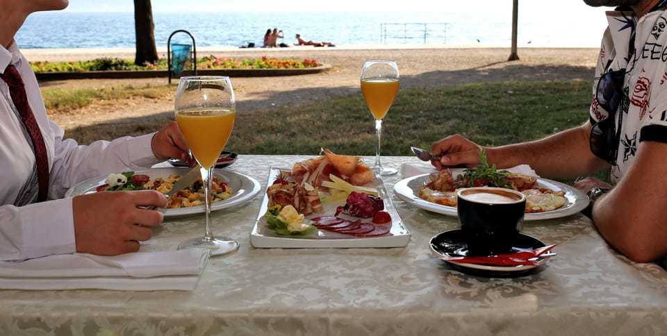 Daily buffet breakfast for a fee