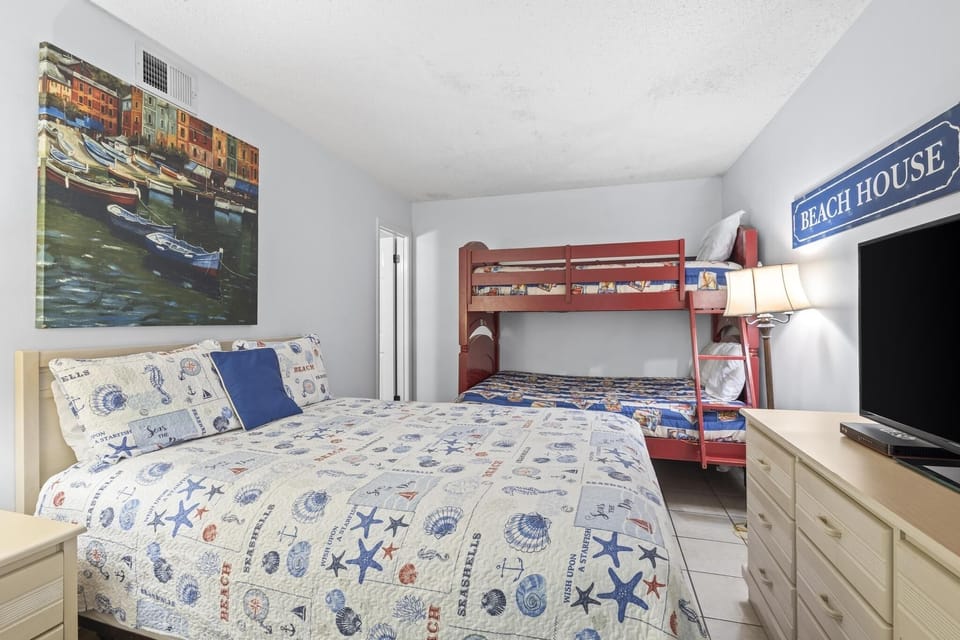 Condo, 2 Bedrooms | 2 bedrooms, iron/ironing board, WiFi (free), bed sheets