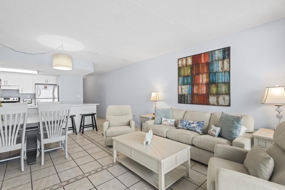 Condo, 2 Bedrooms | Living area
