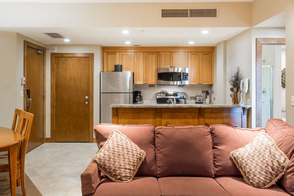 Condo, 2 Bedrooms | Living area