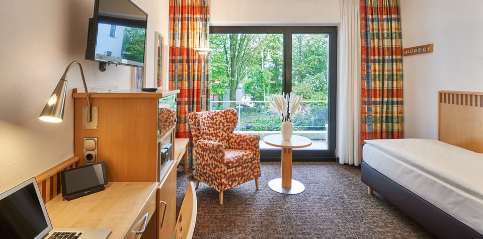 Classic Single Room | Living area | Flat-screen TV