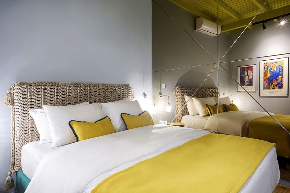 Deluxe Suite | Premium bedding, minibar, individually decorated, individually furnished